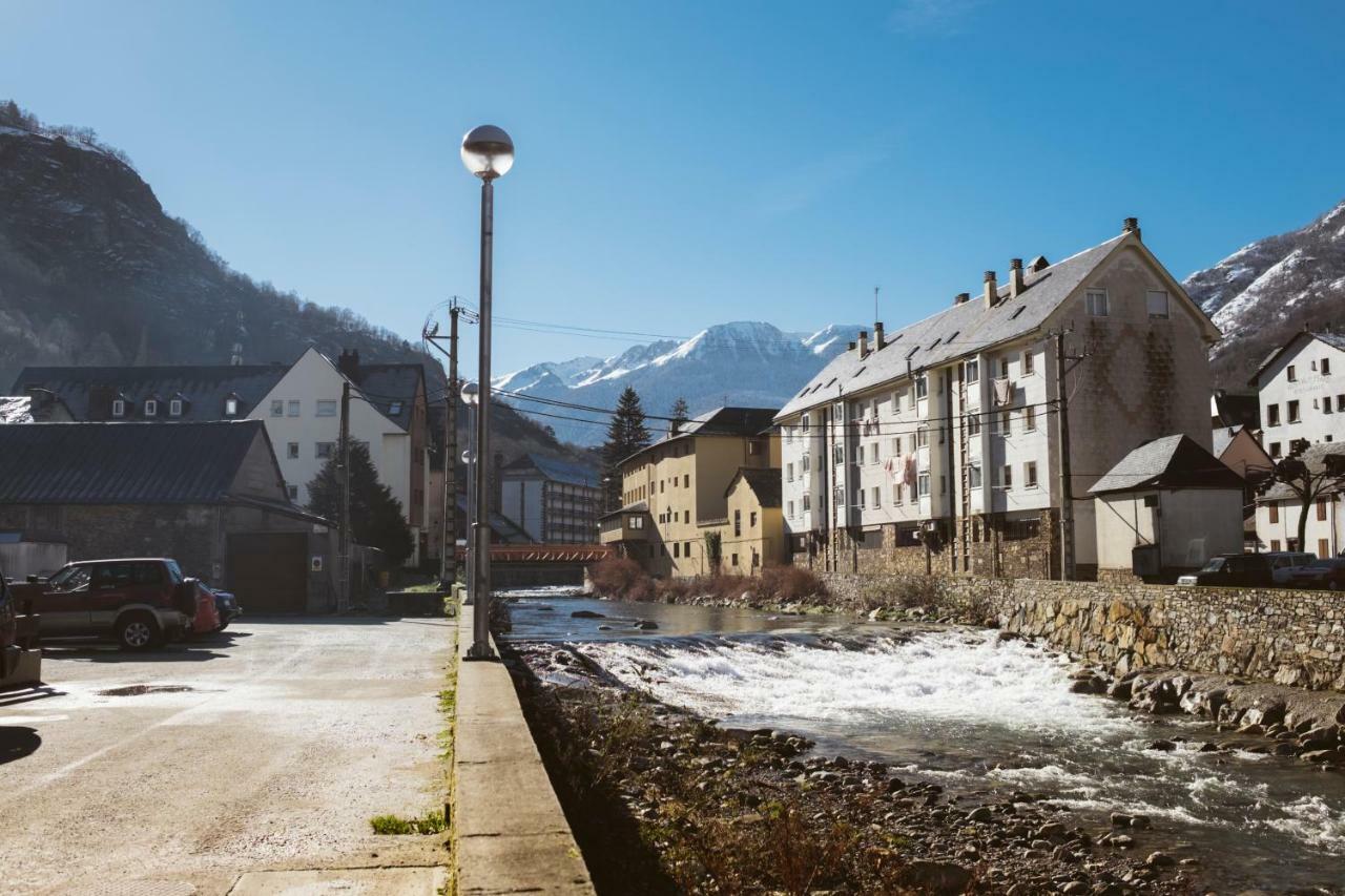 Apartamento Garona Les Exteriér fotografie